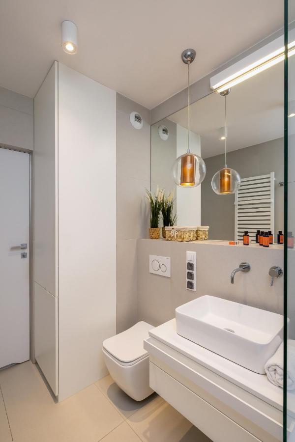 Vetulaniego Apartment With Air Conditioning & Parking By Renters Prestige Krasków Εξωτερικό φωτογραφία